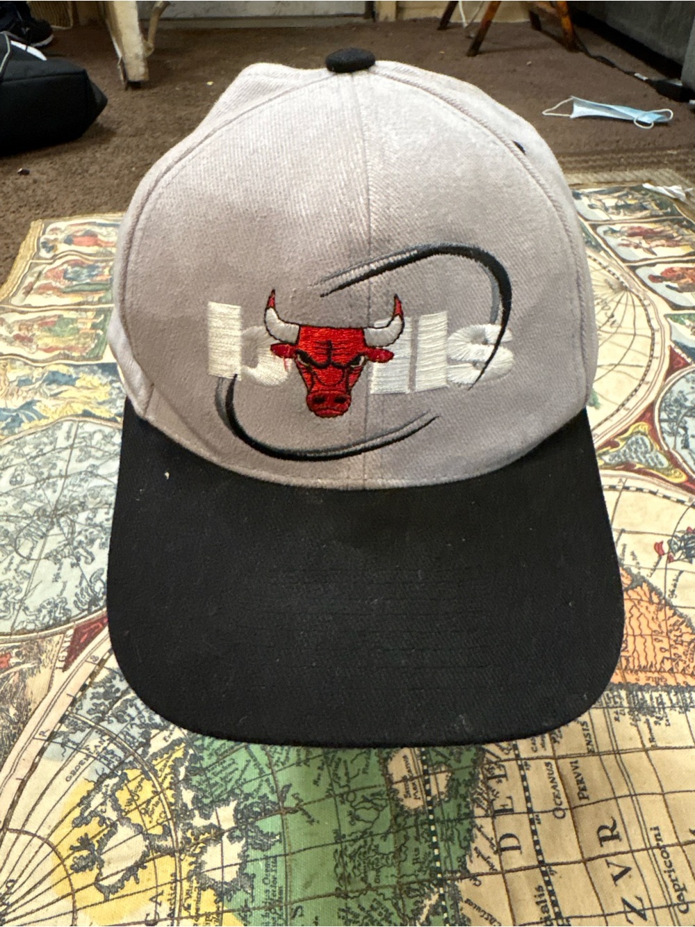 Embroidered Two-Tone Snapback Cap - Gray/Black
